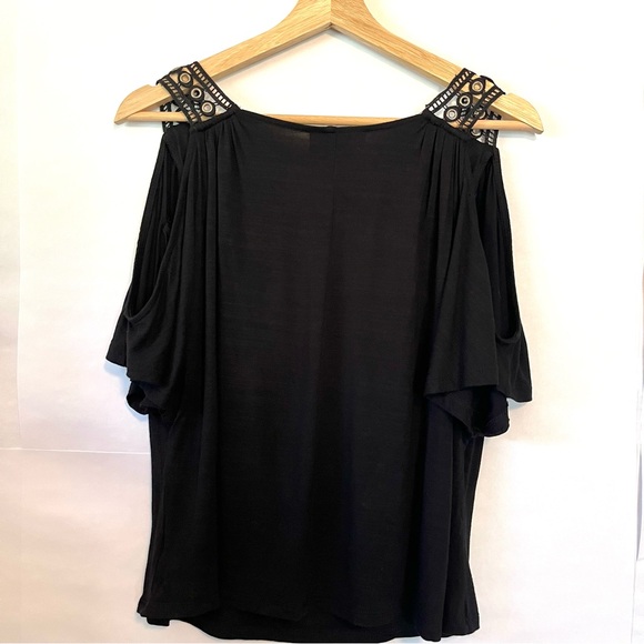 Jennifer Lopez Tops - Jennifer Lopez Cold Shoulder Short Sleeve Blouse | Gold Grommets | Black |